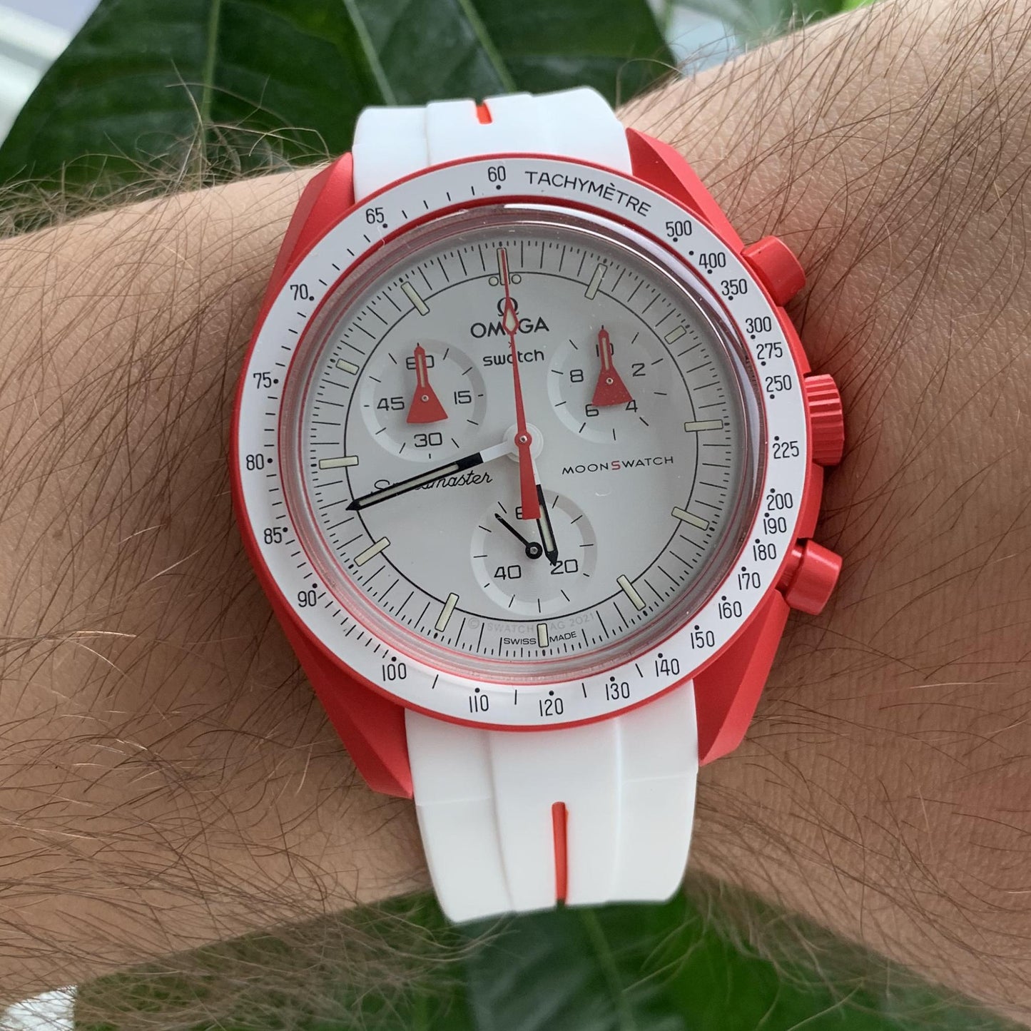 Omega Swatch MoonSwatch correa strap blanco y rojo